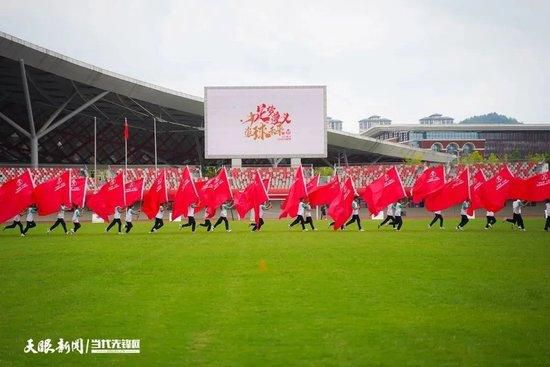 来到切尔西之后，斯特林已经为蓝军出场了55次，打进15球的同时，还送出了7次助攻。